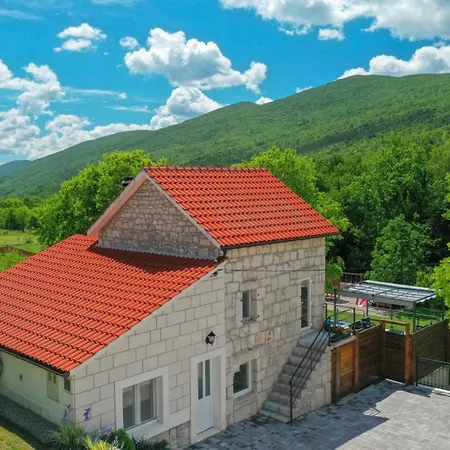 Villa Veronika - Makarska By Guide