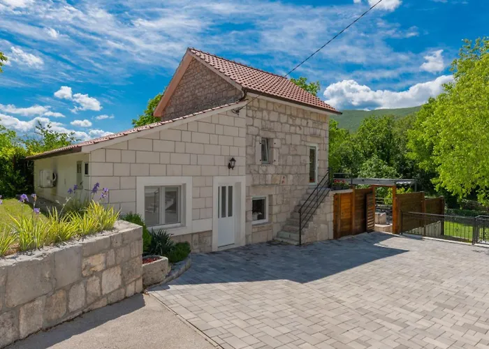 Veronika - Makarska By Guide * Poljica (Makarska)