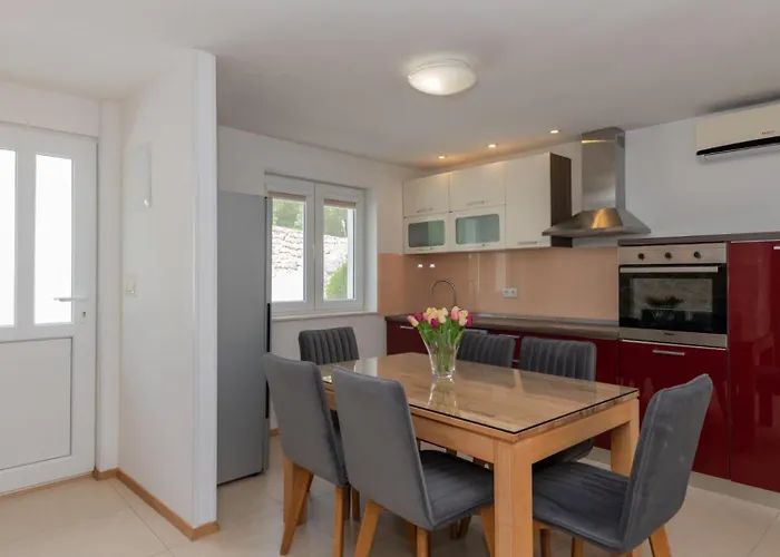 Veronika - Makarska By Guide Villa