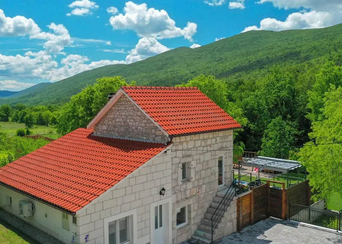 Villa Veronika - Makarska By Guide