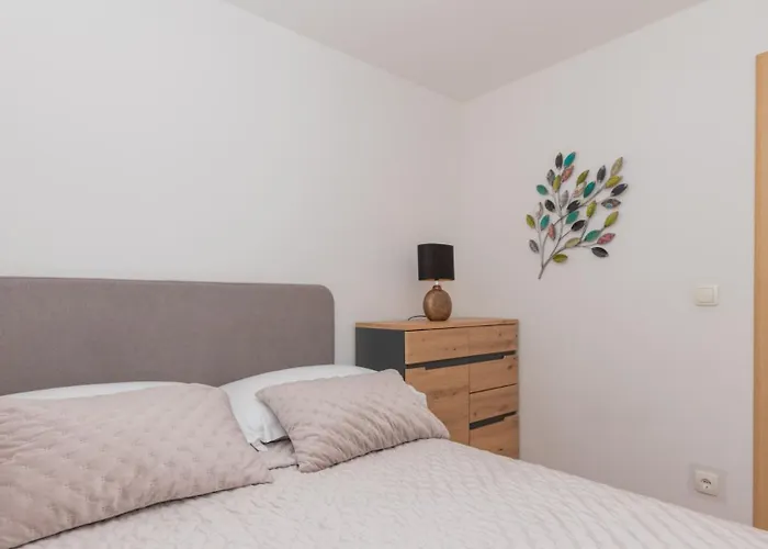 Villa Veronika - Makarska By Guide